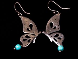 Ασημένια χειροποίητα σκουλαρίκια πεταλούδες με τουρκουάζ πέτρα